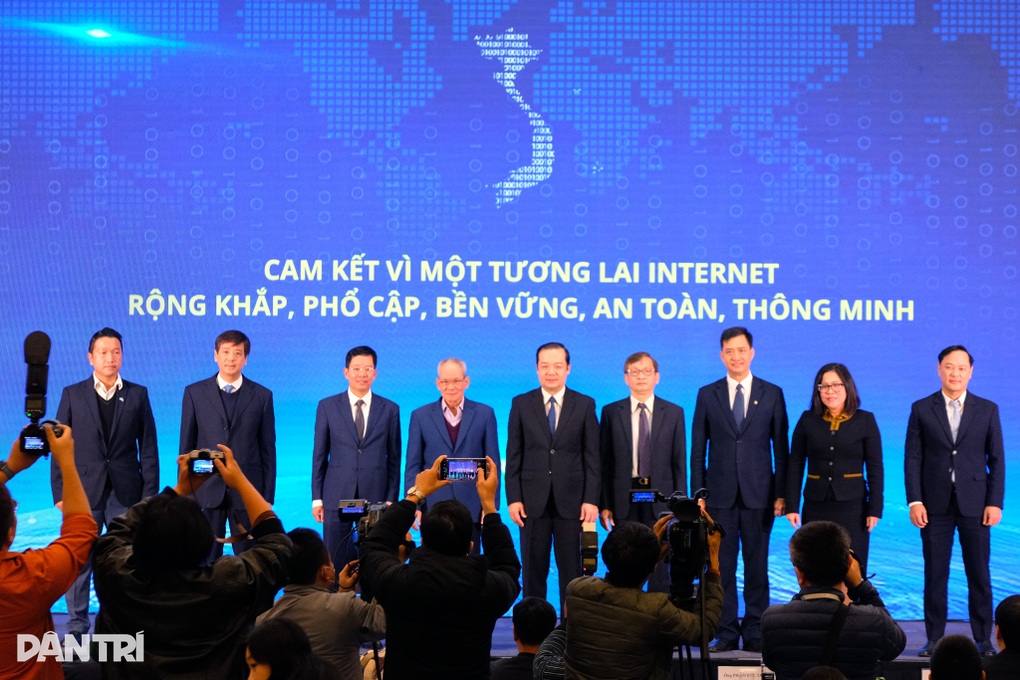 Việt Nam vươn lên bắt kịp thế giới nhờ Internet - 2 Việt Nam vươn lên bắt kịp thế giới nhờ Internet - 2