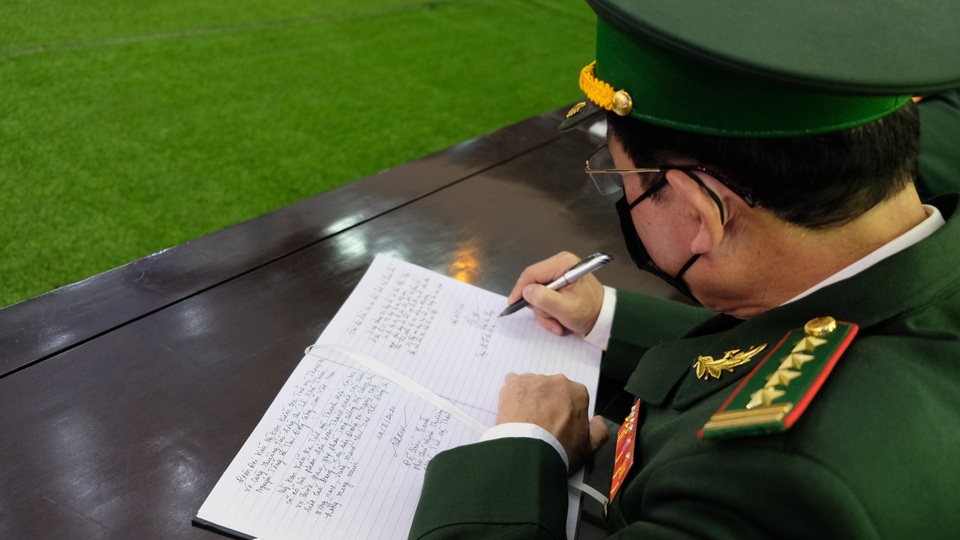 Lễ tang nguyên Tổng Bí thư Lê Khả Phiêu tại quê nhà Thanh Hóa - 6 Lễ tang nguyên Tổng Bí thư Lê Khả Phiêu tại quê nhà Thanh Hóa - 6