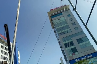 Video tháo bỏ hệ thống đèn nghệ thuật hơn 24 tỷ đồng