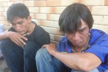 CSGT bắt 2 đối tượng vặt kính ô tô Audi