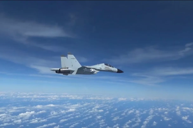 Tiêm kích, tàu chiến Trung Quốc chạm mặt máy bay trinh sát Mỹ ở Biển Đông