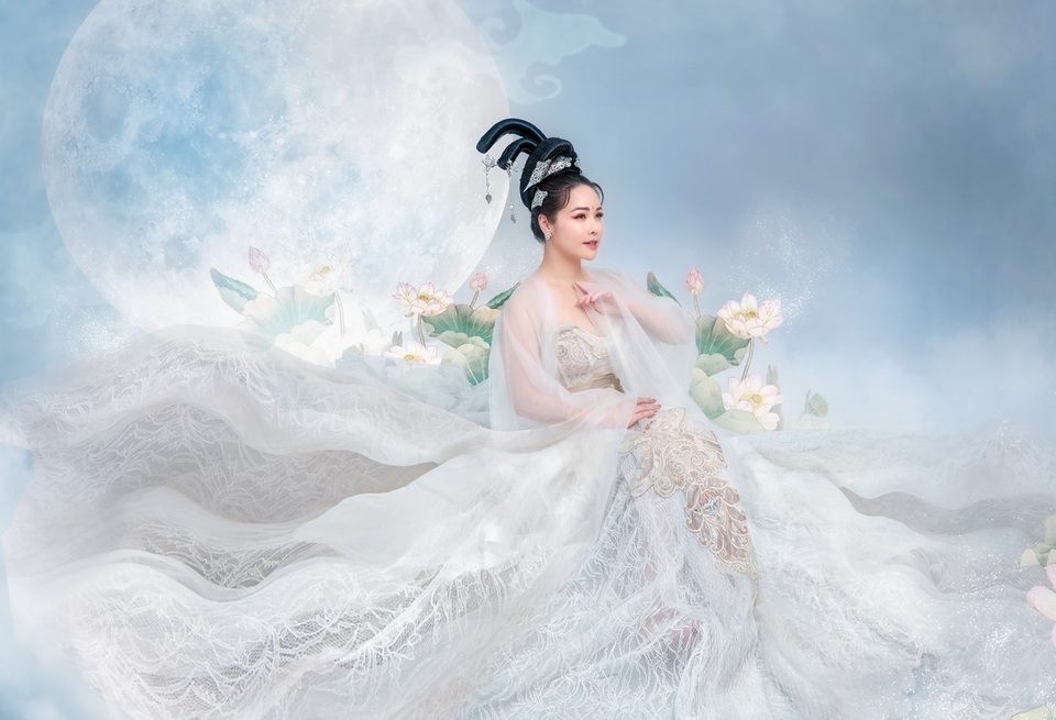 Nhật Kim Anh “hack” tuổi với trang phục chị Hằng - 4 Nhật Kim Anh “hack” tuổi với trang phục chị Hằng - 4