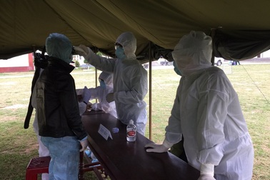 Cách ly 2 thuyền viên tàu hàng từ Trung Quốc cập cảng Quảng Bình