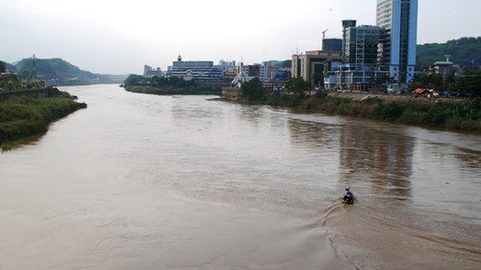 Hà Nội: Mực nước ở các sông đang lên nhanh - Ảnh 1. Hà Nội: Mực nước ở các sông đang lên nhanh - Ảnh 1.