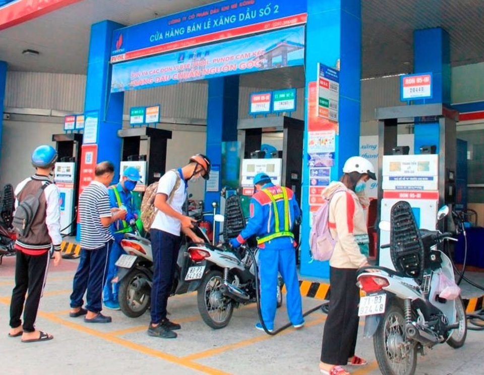 Giá xăng tăng rất cao từ chiều nay - 1 Giá xăng tăng rất cao từ chiều nay - 1