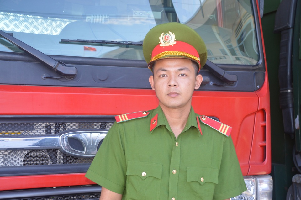 Chiến sĩ 9X từng cứu người bị kẹt trong sà lan, dự Đại hội thi đua yêu nước - 2 Chiến sĩ 9X từng cứu người bị kẹt trong sà lan, dự Đại hội thi đua yêu nước - 2