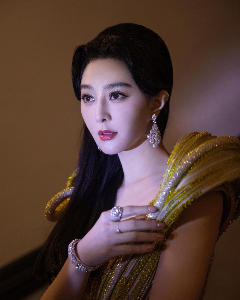 Phong cách quyến rũ của nữ hoàng thảm đỏ Phạm Băng Băng ngày trở lại - 16 Phong cách quyến rũ của nữ hoàng thảm đỏ Phạm Băng Băng ngày trở lại - 16