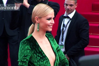 Salma Hayek cùng chồng dự LHP Cannes