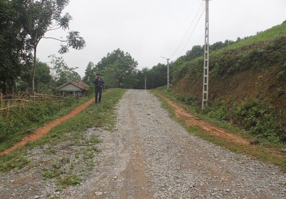 Người đàn ông gia cảnh khó khăn hiến hơn 7.000 m2 đất mở đường - 4 Người đàn ông gia cảnh khó khăn hiến hơn 7.000 m2 đất mở đường - 4