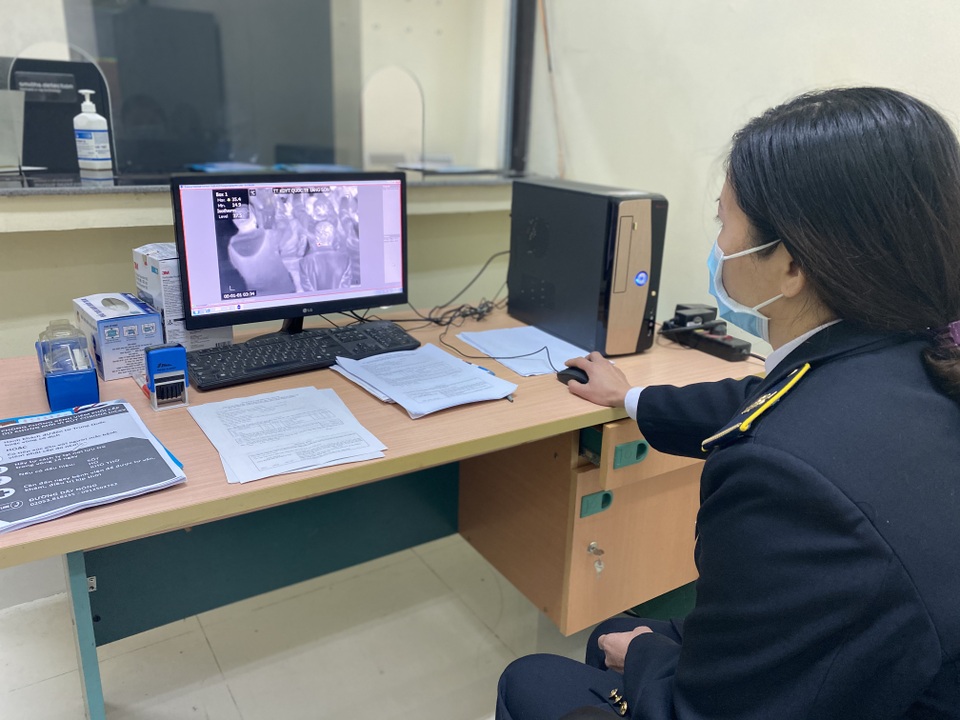 Thứ trưởng Bộ Y tế Đỗ Xuân Tuyên: Giám sát chặt người Việt từ Trung Quốc về nước - 3 Thứ trưởng Bộ Y tế Đỗ Xuân Tuyên: Giám sát chặt người Việt từ Trung Quốc về nước - 3