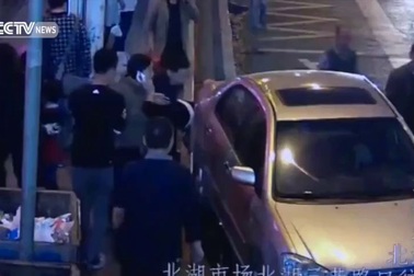 Gây tai nạn vì quên kéo phanh tay