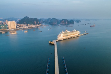 Hạ Long: “Mỏ vàng” dịch vụ được khai lộ