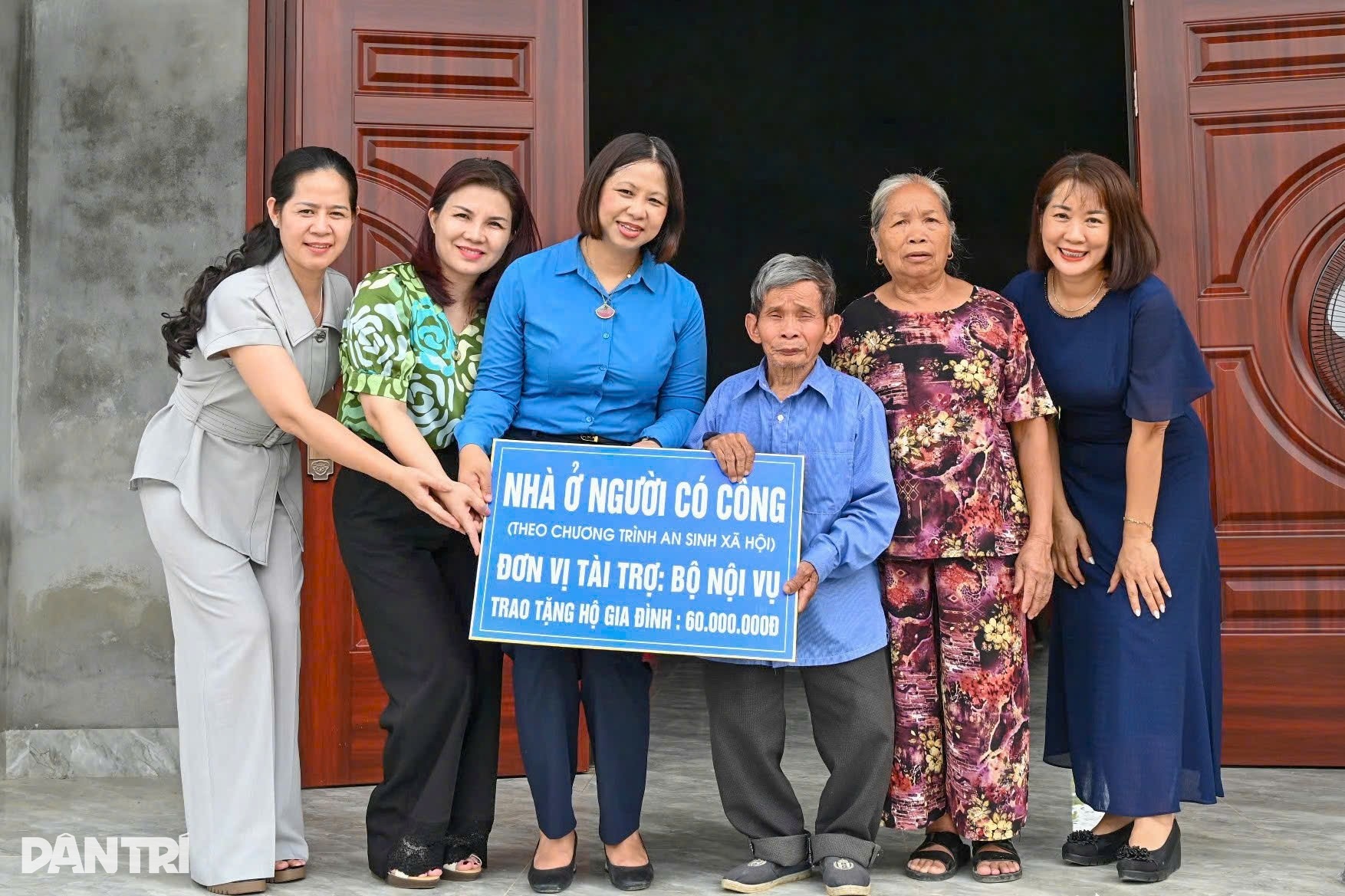 Bộ Nội vụ khánh thành Nhà bia ghi danh liệt sỹ và 10 căn nhà mới ở Nghĩa Lộ - 8 Bộ Nội vụ khánh thành Nhà bia ghi danh liệt sỹ và 10 căn nhà mới ở Nghĩa Lộ - 8