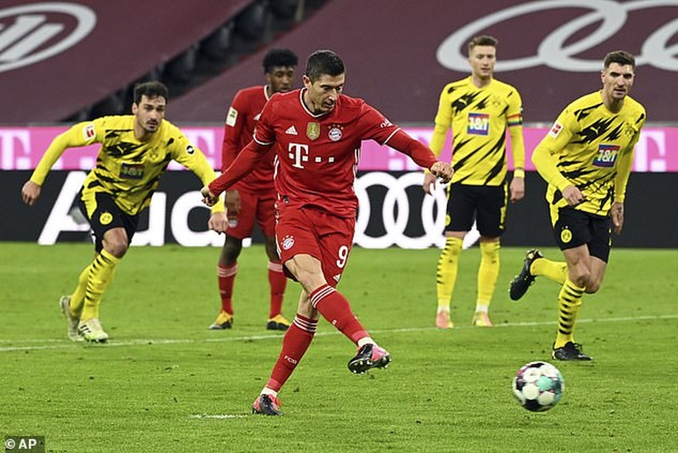 Lewandowski lập hat-trick, Bayern Munich ngược dòng đánh bại Dortmund - 5 Lewandowski lập hat-trick, Bayern Munich ngược dòng đánh bại Dortmund - 5