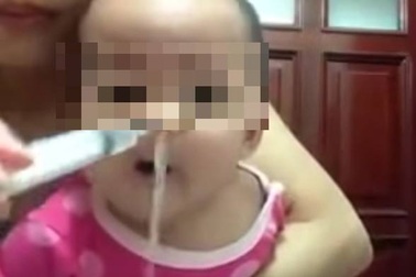 Có nên xịt rửa mũi bằng xi lanh?