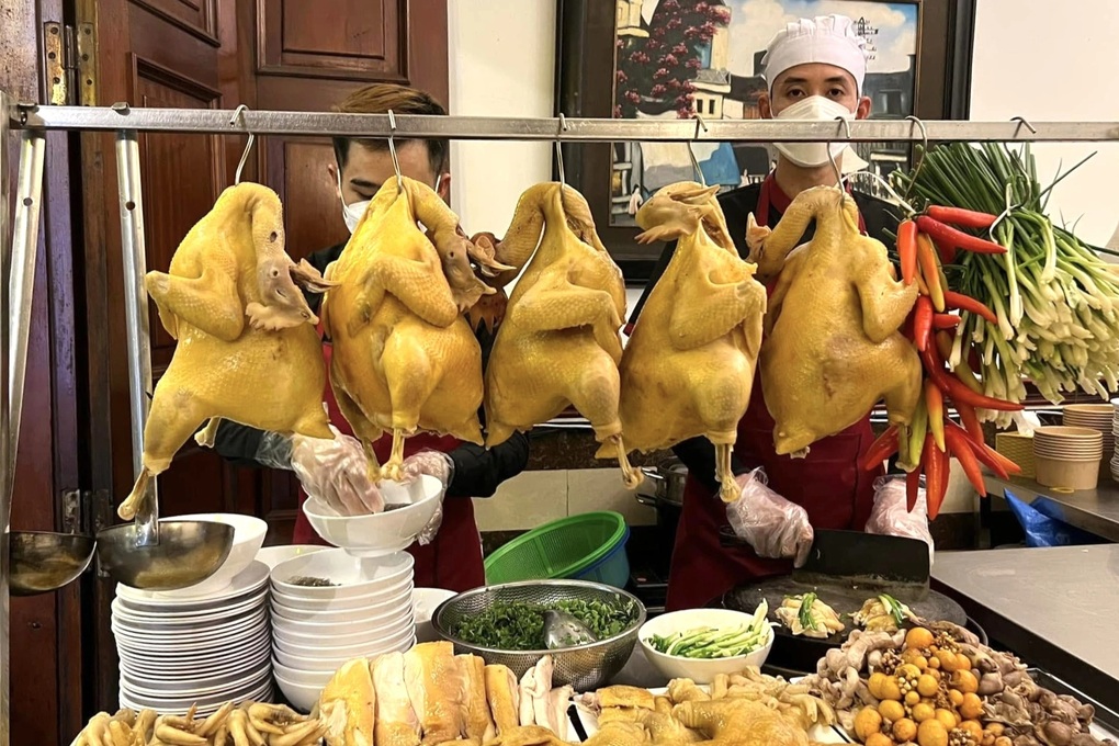Quán phở gà gây tranh cãi đắt nhất Hà Nội lần đầu lọt top Michelin - 2 Quán phở gà gây tranh cãi đắt nhất Hà Nội lần đầu lọt top Michelin - 2