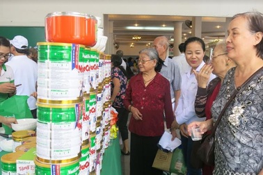 Gần 400 người cao tuổi được chăm sóc sức khoẻ, tư vấn dinh dưỡng