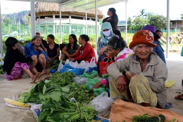 Độc đáo “chợ 5 ngàn đồng” ở huyện miền núi