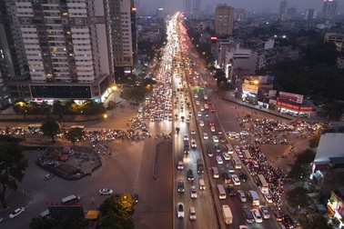 Hà Nội: Ùn tắc nhiều km đường Vành đai 3 do "nút thắt cổ chai" mới