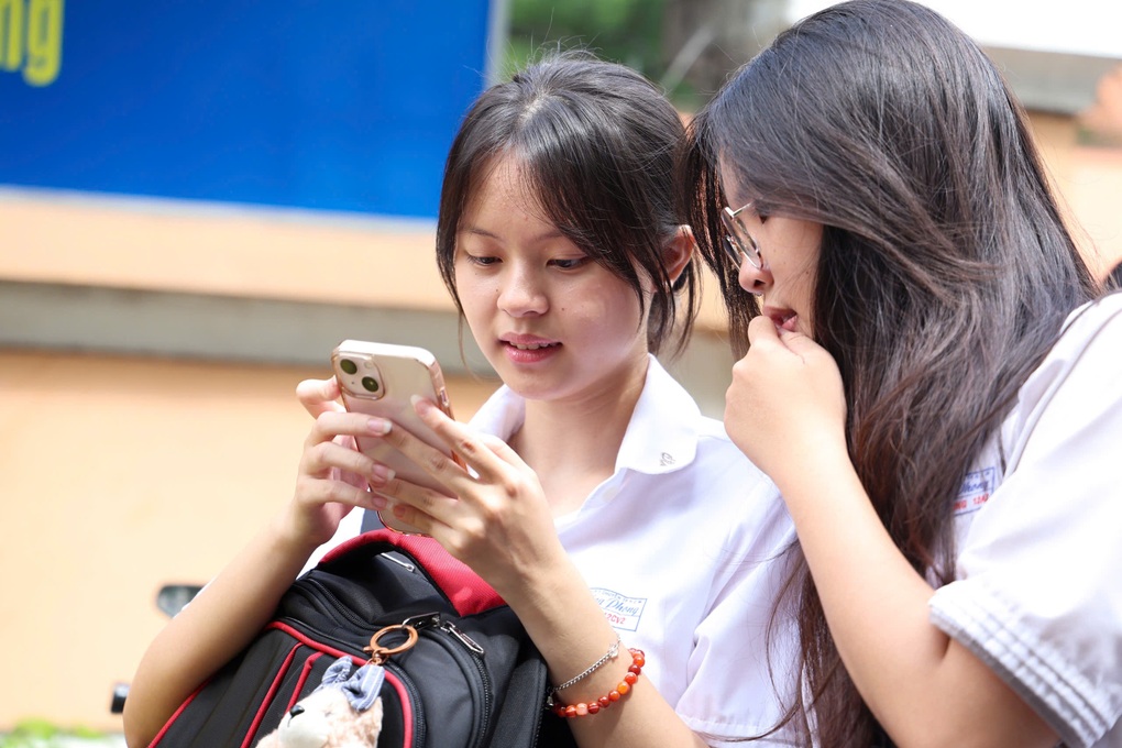 Giáo viên trường chuyên tiết lộ cách chấm văn theo chương trình mới - 2 Giáo viên trường chuyên tiết lộ cách chấm văn theo chương trình mới - 2