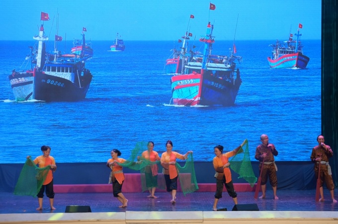 Liên hoan Tiếng hát NCT khu vực Miền Trung – Tây Nguyên. Phần thi của đoàn nghệ thuật NCT tỉnh Phú Yên. Ảnh: Báo Khánh Hòa.