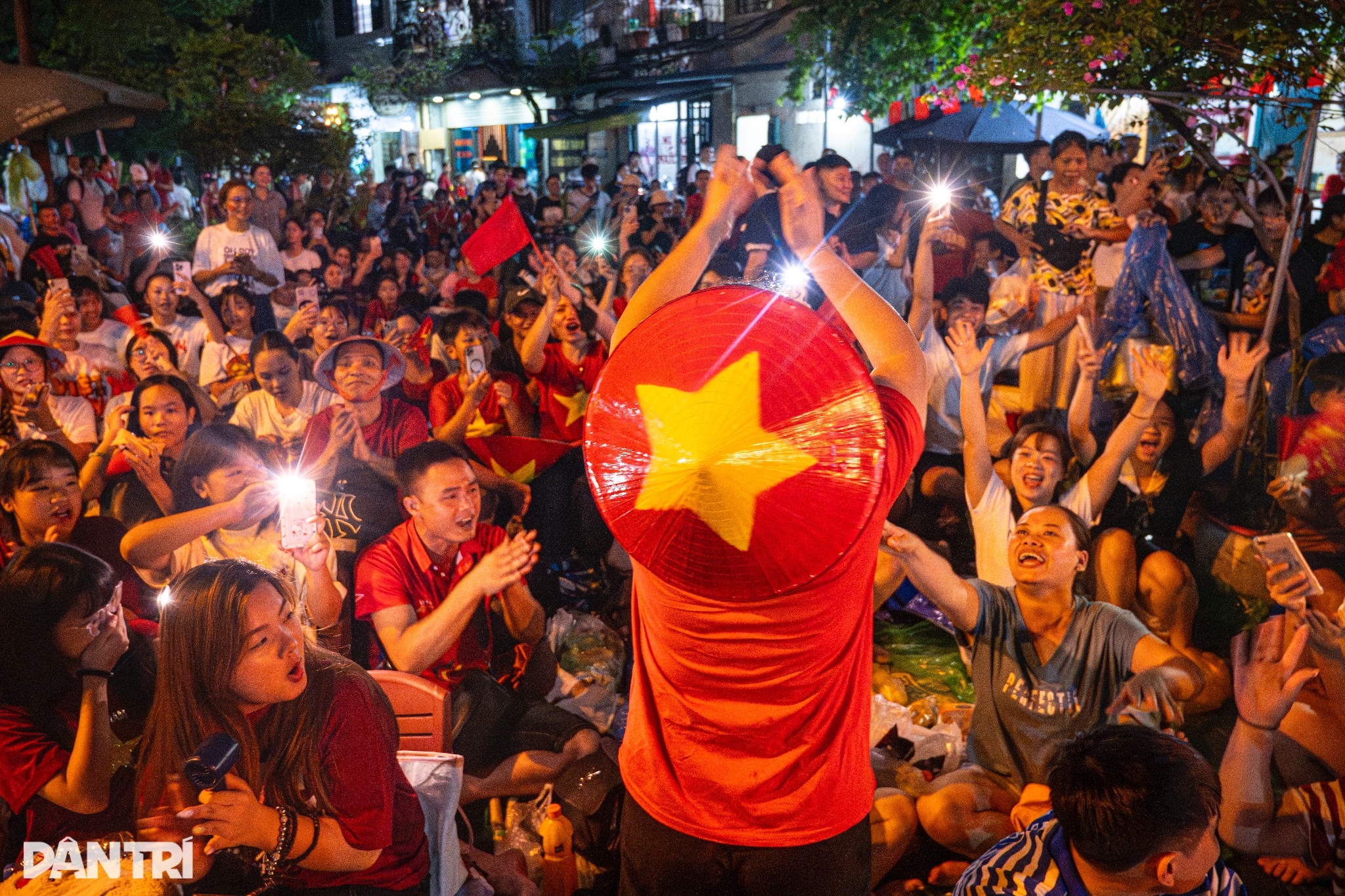 Đêm Hà Nội rộn rã tiếng ca, hàng vạn người hân hoan chờ lễ diễu binh - 7