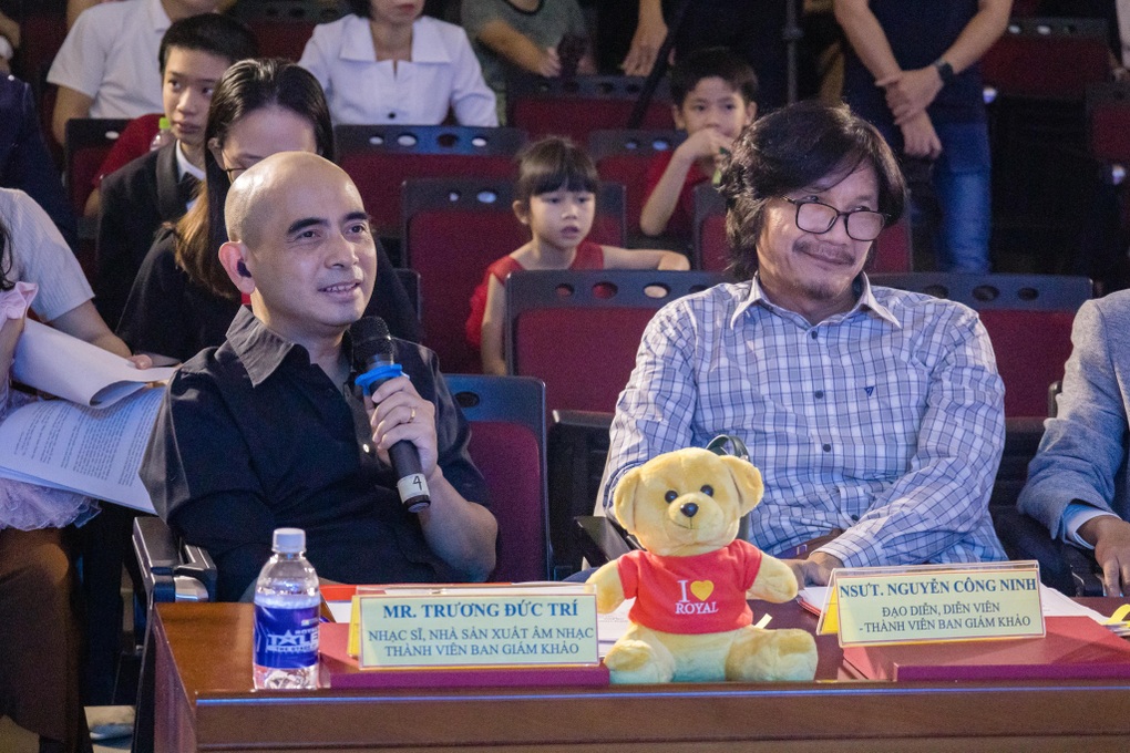 Nhạc sĩ Đức Trí, NSƯT Công Ninh ấn tượng với tài năng nhí - 1 Nhạc sĩ Đức Trí, NSƯT Công Ninh ấn tượng với tài năng nhí - 1