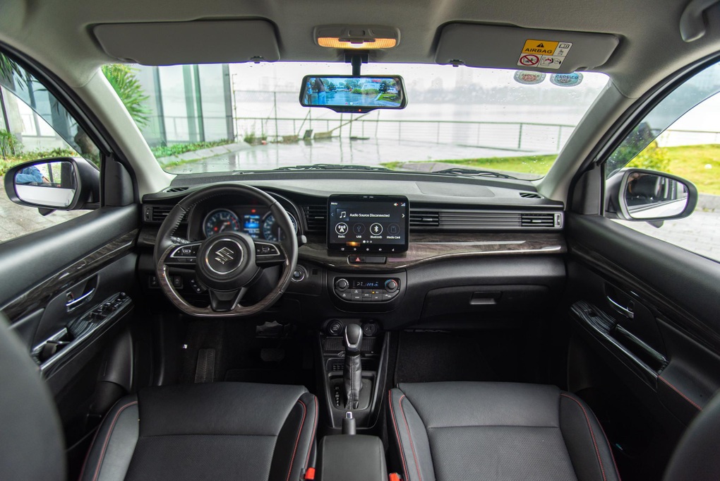 Hybrid Ertiga - dòng xe trang bị pin Lithium-ion bền bỉ giá tốt tại Việt Nam - 4 Hybrid Ertiga - dòng xe trang bị pin Lithium-ion bền bỉ giá tốt tại Việt Nam - 4