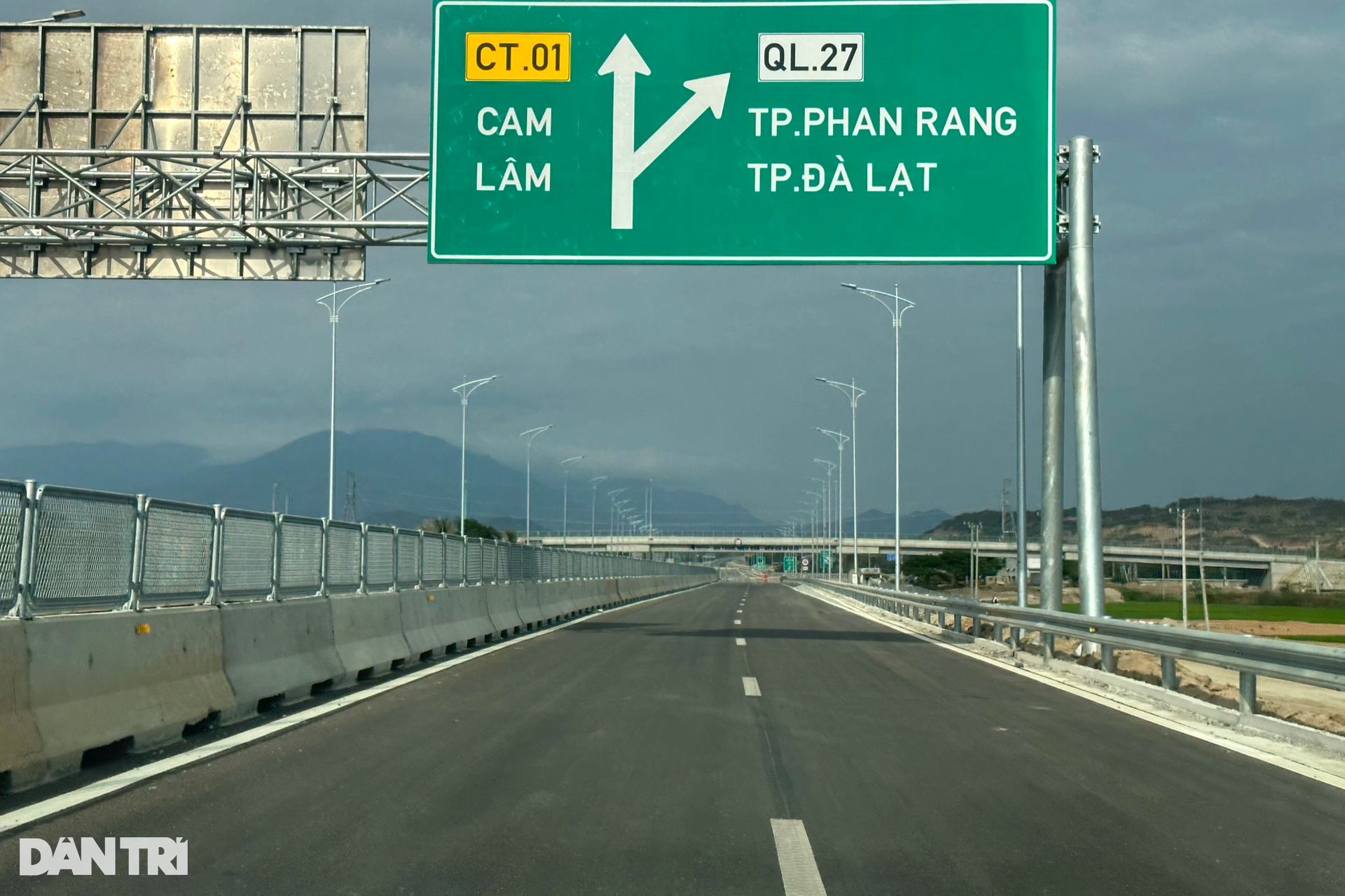 Làm xuyên Tết ở hầm núi Vung, cao tốc Cam Lâm - Vĩnh Hảo quyết về đích sớm - 12 Làm xuyên Tết ở hầm núi Vung, cao tốc Cam Lâm - Vĩnh Hảo quyết về đích sớm - 12