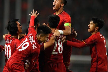 Thấy gì từ trào lưu đề thi “ăn theo” sự kiện nóng?