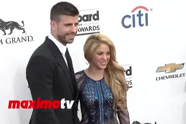 Shakira đẹp đôi bên Gerard Piqué