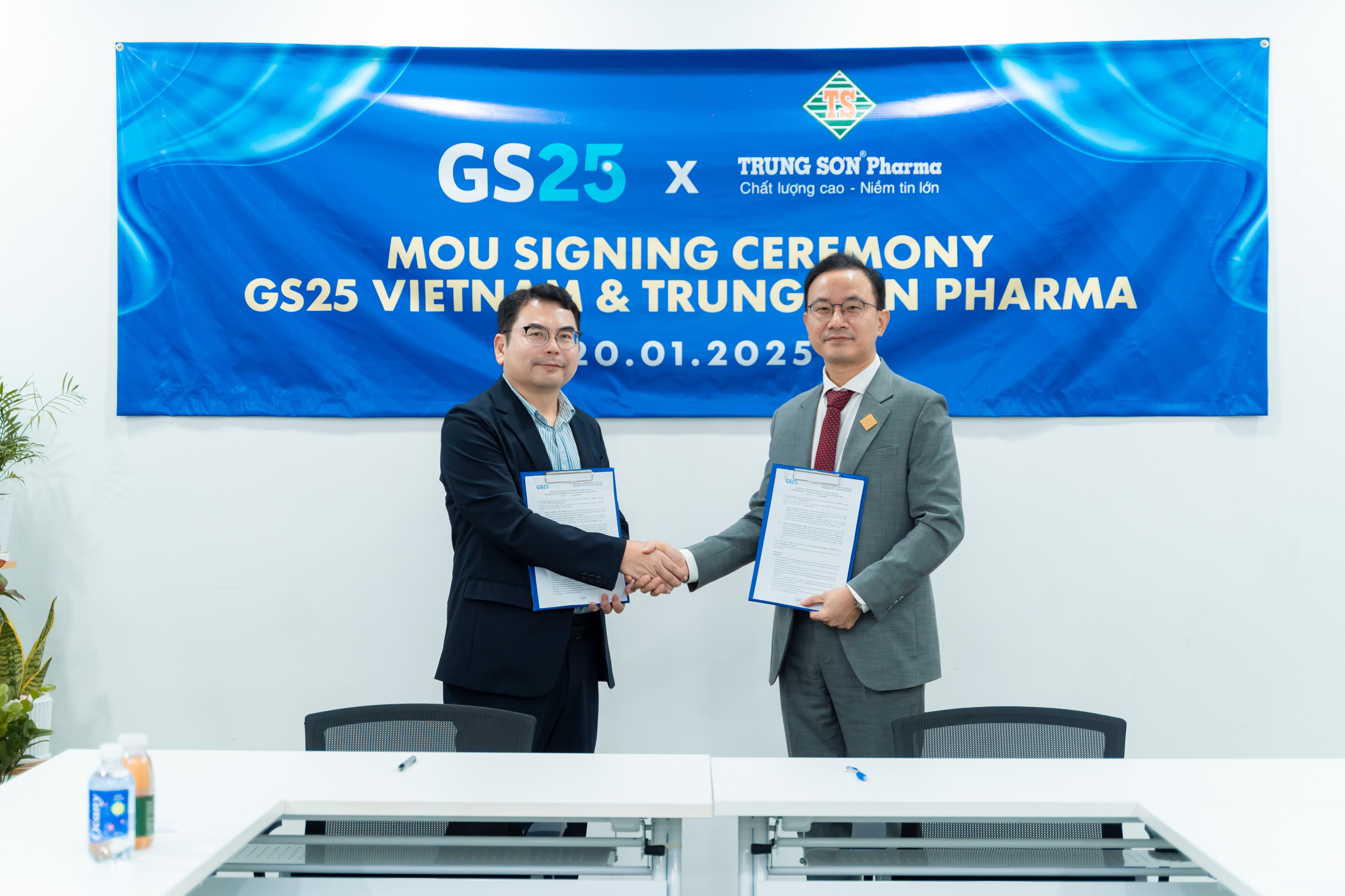A Trung Son Pharma e a GS25 inauguraram um modelo de farmácia-loja de conveniência - 3 Trung Sơn Pharma và GS25 khai trương mô hình nhà thuốc - cửa hàng tiện lợi - 3