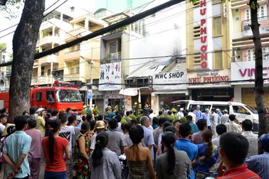 Cháy lớn trong đêm, 7 người tử vong
