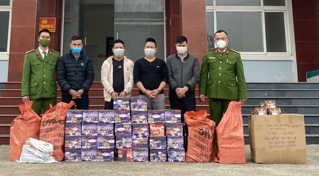Phát hiện gần 200 bưu phẩm, bưu kiện có chứa pháo - 2 Phát hiện gần 200 bưu phẩm, bưu kiện có chứa pháo - 2