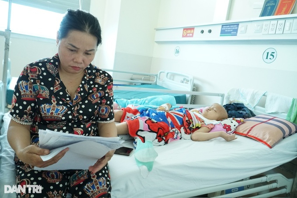 Bé gái ngất xỉu giữa giờ học, chẩn đoán u não khiến ông bà thắt lòng - 2 Bé gái ngất xỉu giữa giờ học, chẩn đoán u não khiến ông bà thắt lòng - 2