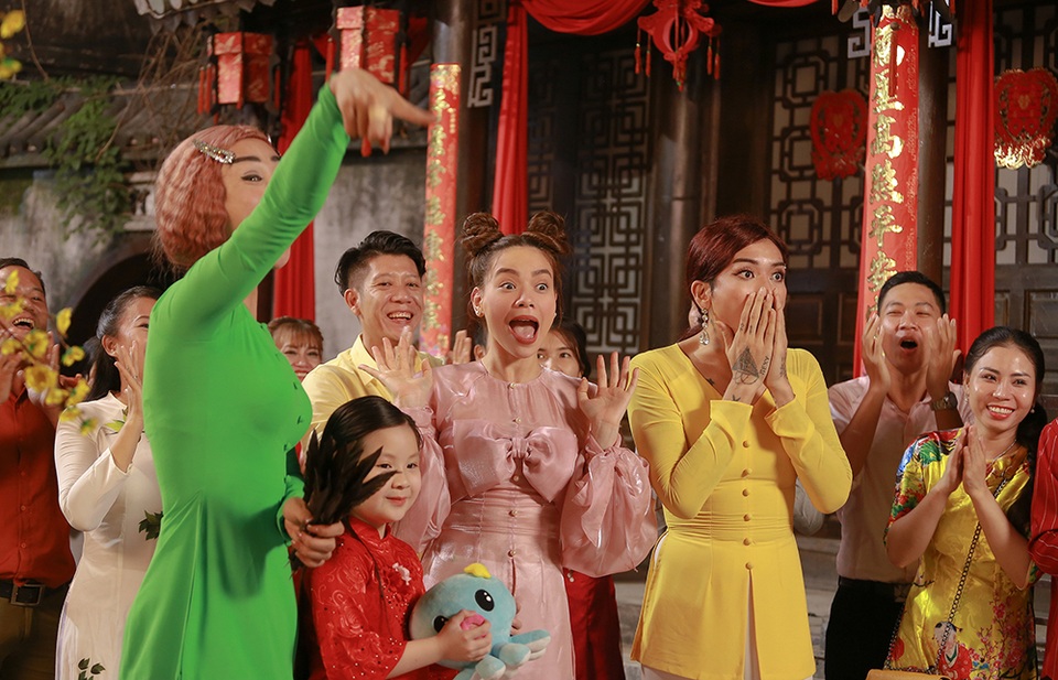 Hồ Ngọc Hà bất ngờ tung MV Xuân hài hước - 2 Hồ Ngọc Hà bất ngờ tung MV Xuân hài hước - 2