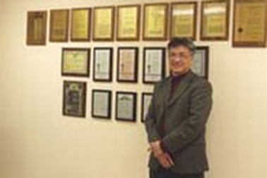 Cậu bé bán kem thành nhà triệu phú