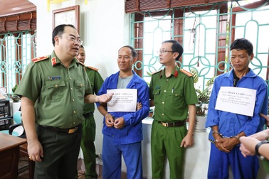 Người cảnh giới bỏ chạy khi thấy đồng phạm bị bắt cùng 8 bánh heroin