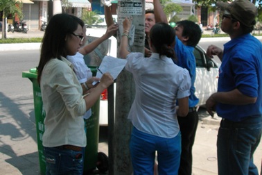 Bạn trẻ Đà Nẵng ra quân xóa quảng cáo, rao vặt