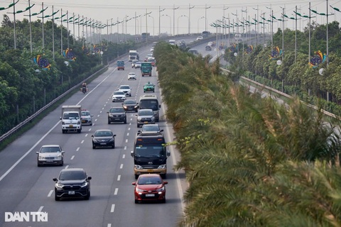 Hà Nội phân luồng đường Võ Nguyên Giáp để sửa chữa hệ thống chiếu sáng