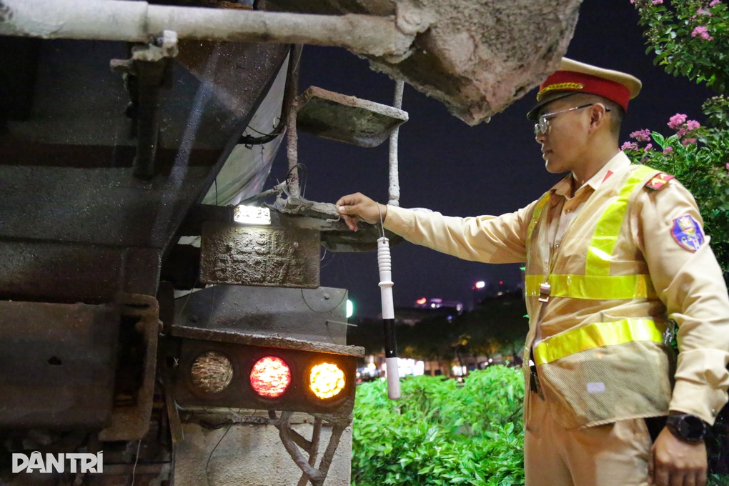 Gần 67.000 trường hợp vi phạm giao thông bị xử lý trong tháng cao điểm - 2 Gần 67.000 trường hợp vi phạm giao thông bị xử lý trong tháng cao điểm - 2