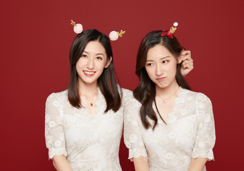 Cặp song sinh xinh đẹp nổi tiếng Trung Quốc tốt nghiệp Harvard giờ ra sao? - 1 Cặp song sinh xinh đẹp nổi tiếng Trung Quốc tốt nghiệp Harvard giờ ra sao? - 1