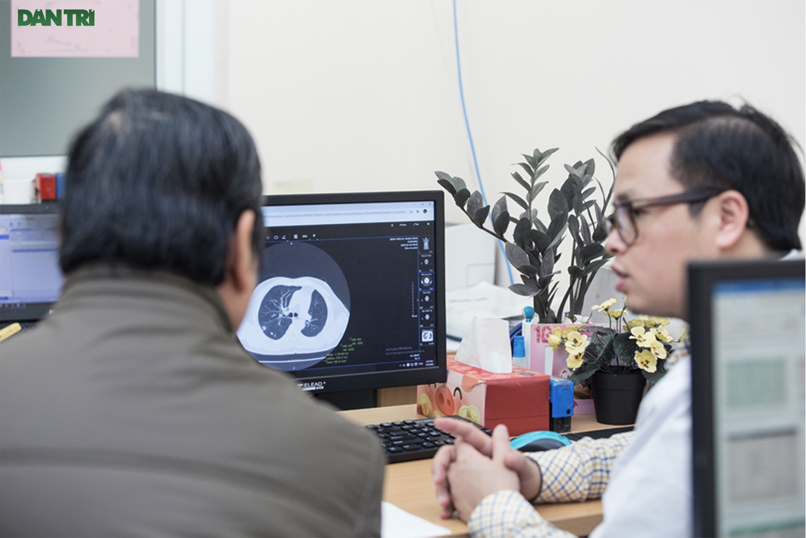 Ám ảnh phút mẫu tử chia lìa và khát khao thuốc ung thư Made in Vietnam - 6 Ám ảnh phút mẫu tử chia lìa và khát khao thuốc ung thư Made in Vietnam - 6
