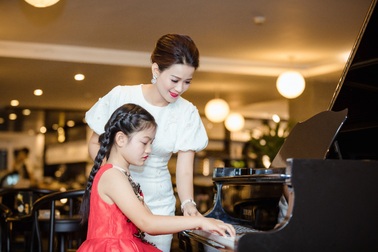 Người chèo lái con thuyền ước mơ nghệ thuật của các em nhỏ