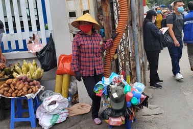 Phận đời mưu sinh nơi cổng bệnh viện