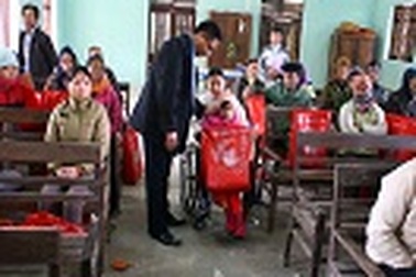 Vihajico tặng quà Tết người nghèo cho 3 xã thuộc huyện Văn Giang