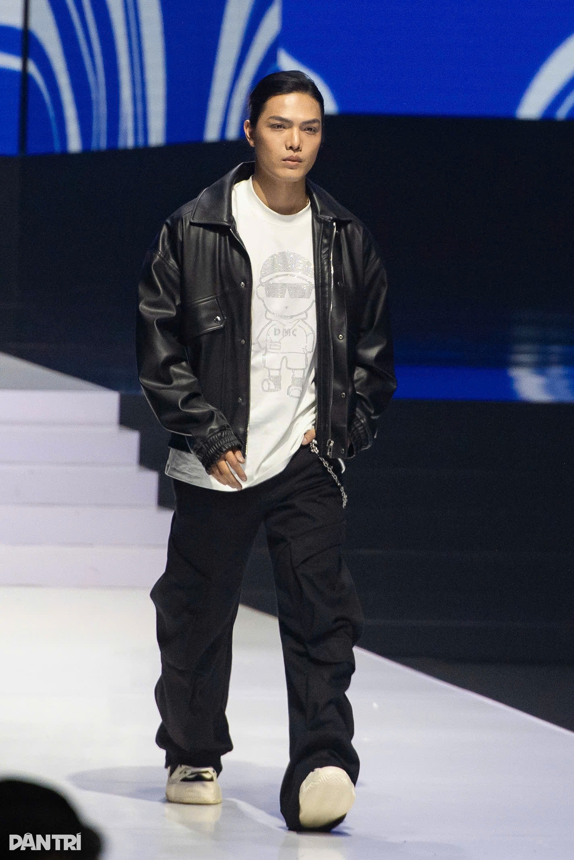 Dàn người mẫu quái vật Labubu gây sốt trên sàn diễn thời trang - 4