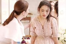 Một thứ đặc biệt rơi từ cặp sách của con gái khiến tôi suy sụp