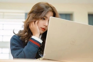 Nhân viên sales mùa dịch: Mời rạc cổ họng gọi được 10 khách, "hỏng"... 9