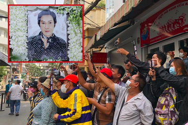 Tang lễ Vũ Linh: YouTuber, TikToker túc trực livestream gây nhốn nháo